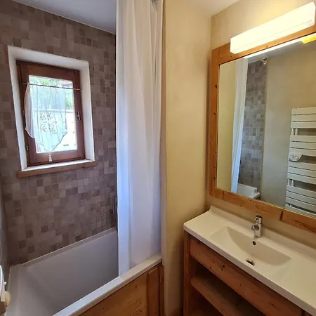 Apt In With Terrace דירה לס דה-אלפס