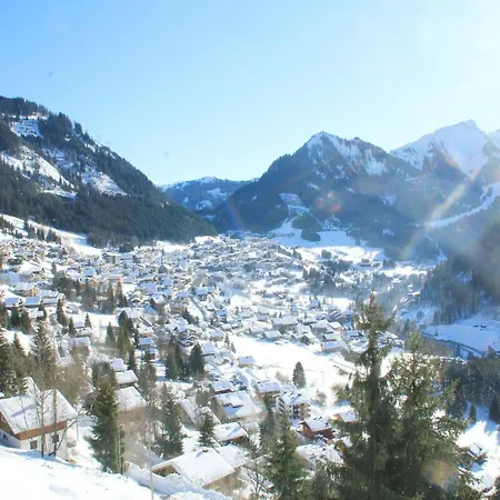 In With Terrace * Châtel
